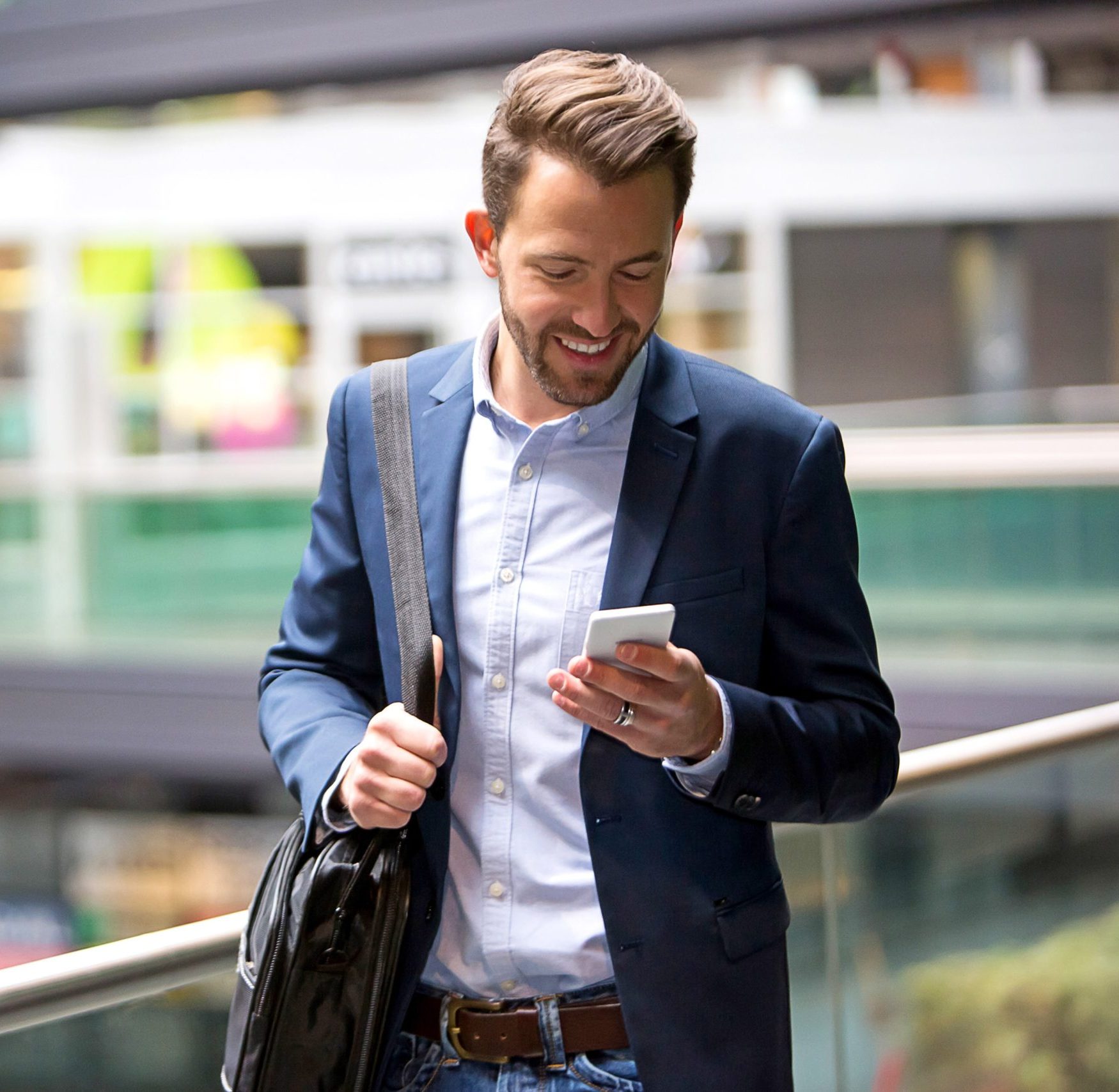 Business man using the Citymesh UCaaS online platform on his mobile phone
