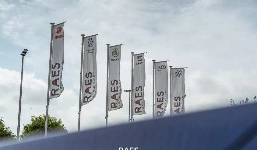 Vlaggen RAES Autogroep